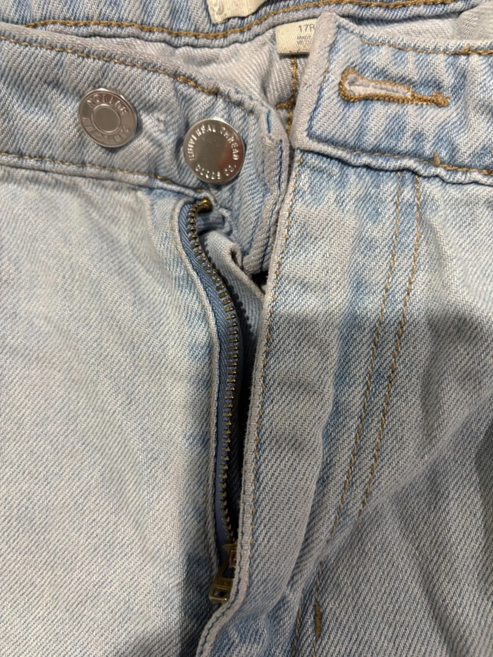 Universal Thread Light Blue Denim Cargo Jeans - Picture 6 of 8